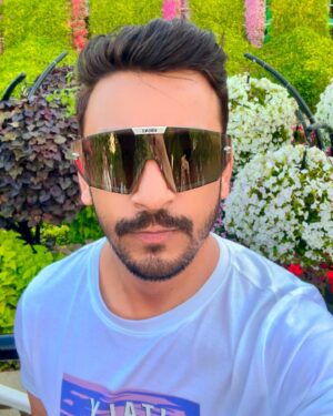 Bonny Sengupta Instagram - Dubai Diaries !! Miracle Garden u beauty 😍

#photo #dump #dubai #miracle #garden #love #travel #pose #casual #life #enjoy