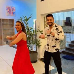 Bonny Sengupta Instagram - Going with the trend & Also Making @bonysengupta dance on it 🙈🥰

#reelsinstagram #instamood #instagram