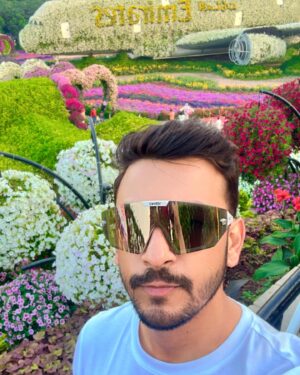 Bonny Sengupta Instagram - Dubai Diaries !! Miracle Garden u beauty 😍

#photo #dump #dubai #miracle #garden #love #travel #pose #casual #life #enjoy