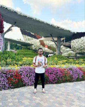 Bonny Sengupta Instagram - Dubai Diaries !! Miracle Garden u beauty 😍

#photo #dump #dubai #miracle #garden #love #travel #pose #casual #life #enjoy