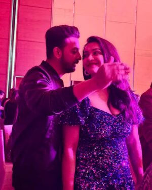 Bonny Sengupta Instagram - Hello my Gossip partner 🫣🤫🫢🗣️💭💬

@myself_koushani 

Candid clicks by @ninichinismamma ❣️