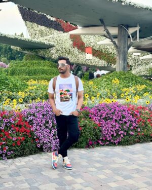 Bonny Sengupta Instagram - Dubai Diaries !! Miracle Garden u beauty 😍

#photo #dump #dubai #miracle #garden #love #travel #pose #casual #life #enjoy
