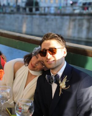 Bora Akkaş Instagram - Evliliğimizin birinci yılını ve birlikteliğimizi kutluyorum. 🤍🥂