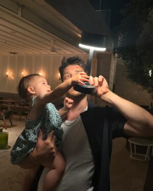 Bora Akkaş Instagram - Akkaşlar tatilde ☀️

#davet
#reklam