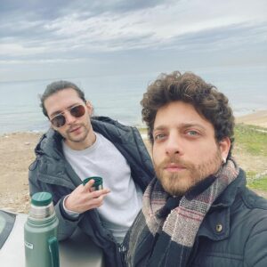 Bora Cengiz Instagram - Bu çocuğun şarkılarını dinleyin, pek güzel.
