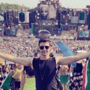 Bora Cengiz Instagram - This is TOMARROWLAND! @kingofcheers #budxtomorrowland 📸 @sarpcan