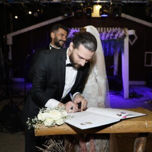Bora Cengiz Instagram - Yakın arkadaşım evlendi, sağdıçlık ve şahitlik vazifemi yerine getirdim🫶🏻 

📸 @hakanakmanwedding 
  @hakanakman._