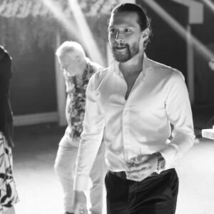 Bora Cengiz Instagram - Yakın arkadaşım evlendi, sağdıçlık ve şahitlik vazifemi yerine getirdim🫶🏻 

📸 @hakanakmanwedding 
  @hakanakman._