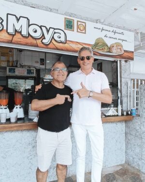 Boris Izaguirre Instagram - Hoy en @lamega107 y @manuelsilvah y @valamaza en Venezuela hablaban de este momento a proposito de la Espectacular Arepa de Chucho (pez raya) con pecorino y aceite de oliva! En @arepashermanosmoya Yo la he comido y con mi amada @margaritazingg y mi tambien amado @rubennog love, boris