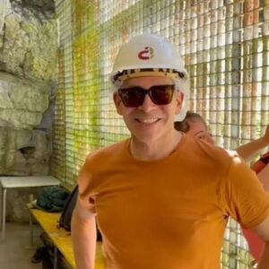 Boris Izaguirre Instagram - 106 menos 4, números, medidas, historia, inmortalidad! Visita a Atapuerca,, @fatapuerca viernes 5 de julio! Fecha de la Independencia de Venezuela! Que vuelta de tuerca! 30 años de aniversario de este hallazgo, me asomo a su profundidad con una sonrisa! Love , boris
