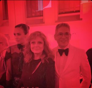 Boris Izaguirre Instagram - About last night @elle_spain  elle en su noche de premios! @officialnievesa maravillosa @susansarandon maravillosisiima!!! Y divina cono siempre, @esthercanadasofficial !!! Gracias @benedettaelle maravillosa por permitirme este sueño!! @rubennog  por la foto!! Love boris #ElleStyleAwards!!!
