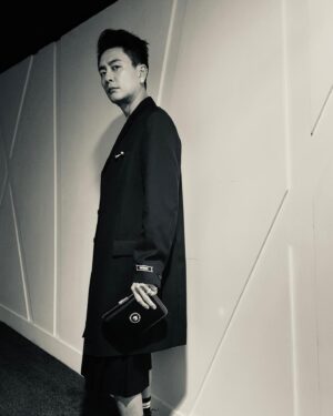 Bosco Wong Instagram - 昨晚的我，#無間一戰慈善首映禮 ！

@versace #VersaceFW23 
#qystyling 
@kelfung 
@cyruslee1018