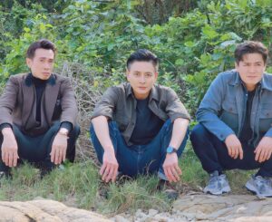 Bosco Wong Instagram - 我地個pose好合拍，但係表情方面。。。。我輸咗！😂
