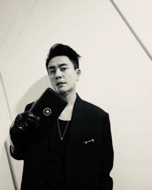 Bosco Wong Instagram - 昨晚的我，#無間一戰慈善首映禮 ！

@versace #VersaceFW23 
#qystyling 
@kelfung 
@cyruslee1018