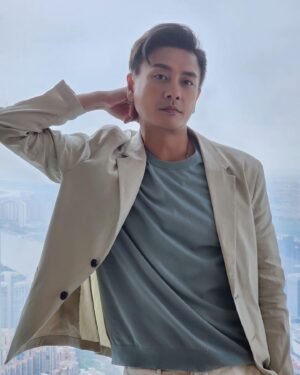 Bosco Wong Instagram - 105樓，當然要影張相！

#clubmonacohk
#qystyling
Hair @kelfung 
Makeup @mikowongms