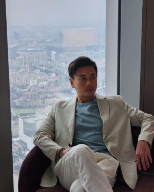 Bosco Wong Instagram - 105樓，當然要影張相！

#clubmonacohk
#qystyling
Hair @kelfung 
Makeup @mikowongms