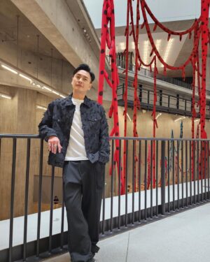 Bosco Wong Instagram - 祝大家中秋節快樂🎑

@harveynicholshk #HarveyNicholsHK #qystyling