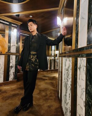 Bosco Wong Instagram - 開始feel 到秋天啦！著返條長褲先😆

@joycehk #yohjiyamamoto #qystyling