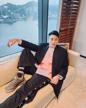 Bosco Wong Instagram - 維港海景，日同夜都係咁靚！

@fearofgod @kapitalglobal @mrporter #qystyling