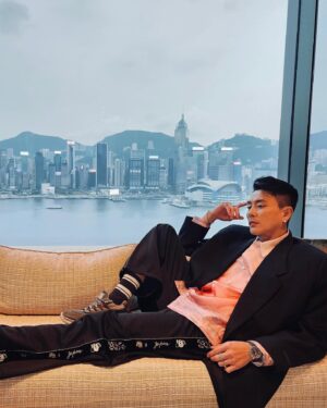 Bosco Wong Instagram - 維港海景，日同夜都係咁靚！

@fearofgod @kapitalglobal @mrporter #qystyling