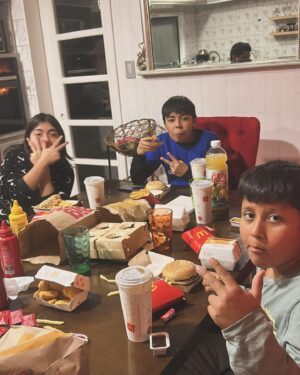 Botota Fox Instagram - Fue una semanita de tío !!los amo con mi vida #tiopepe #cata #amaro #martin y me faltaron son 8 👌❤️❤️🫶🏽✅ linda semana a todos 🌈🤪