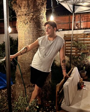Botota Fox Instagram - Linda semana para todos ❤️
Yo dedicado a mi jardín 🏡🪴👩‍🌾