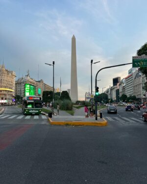 Botota Fox Instagram - Fotitos de mi viaje express a Buenos Aires es realmente hermoso pero caga de calor 🥵 linda semana y buen domingo 😌🫶🏽
Pd: celebrando el cumpleaños de mi bello amigo 👌🥰🍾🫶🏽👏🏼
