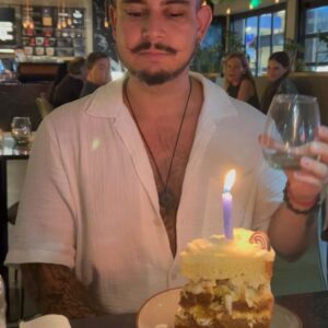 Botota Fox Instagram - Fotitos de mi viaje express a Buenos Aires es realmente hermoso pero caga de calor 🥵 linda semana y buen domingo 😌🫶🏽
Pd: celebrando el cumpleaños de mi bello amigo 👌🥰🍾🫶🏽👏🏼