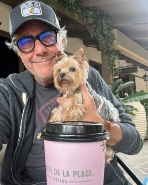 Brad Garrett Instagram - Chillin w @ittybityivy @lecafedelaplagemalibu @caddis_life #qualitytimewithtoots