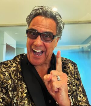 Brad Garrett Instagram - Let’s do this @vegasgoldenknights !!!! #nhlplayoffs #goknightsgo #stanleycupchampions