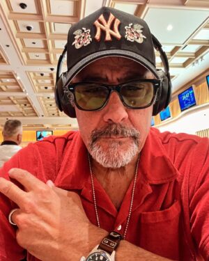 Brad Garrett Instagram - Grinding the 4th away @wynnpoker Hosting tomorrow @bradgarrettscomedyclub #vegasbaby #nlh #hotaf 🎉❤️🐃