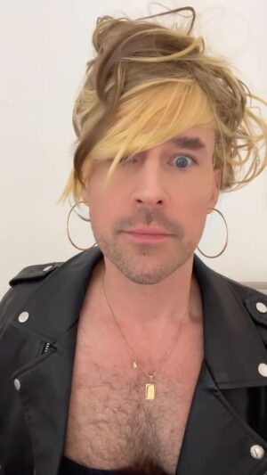Brad Goreski Instagram - I did this instead of a highlights of 2023 montage. Happy New Year!
@theprettymess @deniserichards  @kimrichards11 #rhobh