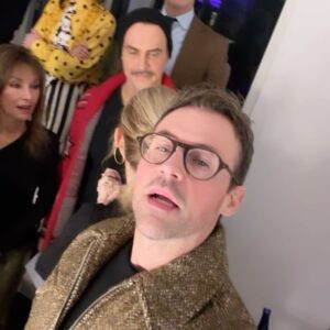 Brad Goreski Instagram - What a joy it was to get to play Tom Schwartz in Radio Andy Theater’ LIVE reading of the iconic “Scandoval” episode of @pumprulesbravo! This cast was epic @amberrosetamblyn @mrcheyennejackson @therealsusanlucci @carsonkressley @chloeiscrazy @sarahsquirm @chrissyteigen @johnarthurhill @lesliegrossman @bravoandy You can listen it now on @radioandyinsta on @siriusxm
