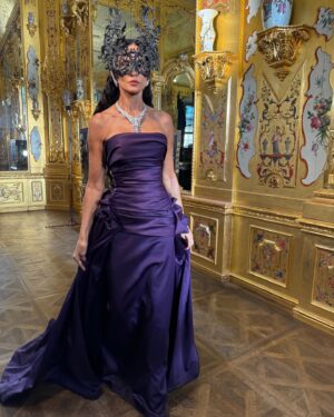 Brad Goreski Instagram - We had a ball! Thank you so much @cartier for the absolutely stunning evening in Vienna at the Belvedere Palace to celebrate the #cartiernaturesauvage high jewelry collection! I’m so grateful for all of these amazing experiences I get to have 💜 
@demimoore is wearing a gown by @carolinaherrera, mask by the iconic @philiptreacy and jewelry by @cartier. Styled by me. 
Hair by @ilhammestour & makeup by @babskymakeup
