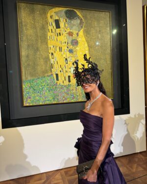 Brad Goreski Instagram - We had a ball! Thank you so much @cartier for the absolutely stunning evening in Vienna at the Belvedere Palace to celebrate the #cartiernaturesauvage high jewelry collection! I’m so grateful for all of these amazing experiences I get to have 💜 
@demimoore is wearing a gown by @carolinaherrera, mask by the iconic @philiptreacy and jewelry by @cartier. Styled by me. 
Hair by @ilhammestour & makeup by @babskymakeup
