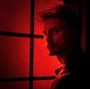 Bradley James Instagram - Found the perfect shot for the family Christmas card this year

#Damien #HuluandHang