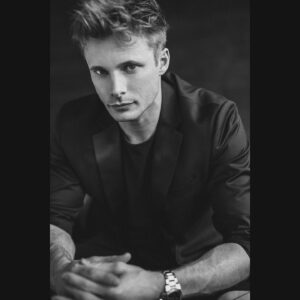 Bradley James Instagram - A rarity amongst my recent posts due to not being taken in my garage.

An @amandapeixotoelkins snap