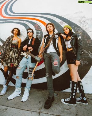 Brando Crawford Instagram - Follow our new band @neversorryband if you love music, hot people, and not apologizing)

📸 @rafael.avcioglu