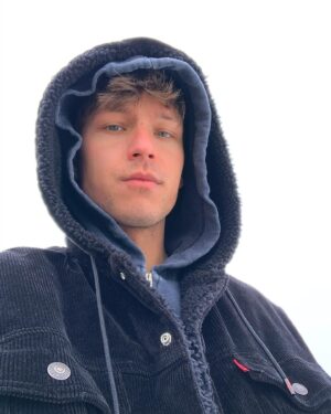 Brandon Butler Instagram - 👋🥶