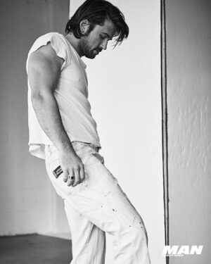 Brandon Sklenar Instagram - 🧟‍♂️

@_manabouttownuk
📷 @matthewbrookesphoto 👗@anastasya_k
💅@shawnesssss