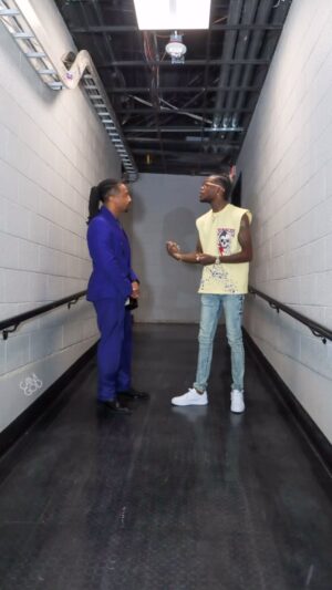 Brandon T. Jackson Instagram - What y’all think me and @dcyoungfly talking about ?  Comment below #Brandontjackson #chestoutcomedy #chestout #stilldetroit @fallbackcomedy @jamvisions