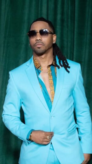 Brandon T. Jackson Instagram - Thank you to my team!!!
Grooming: @janisbeautify 
Hair: @rashidacarbo @locs_by_tee
Stylist: @roniburks

@naacpimageawards 
@betplus @familybusinessbet  @zerogravitymgmt @buchwaldtalent 

Photo By: @mekhiturner

#brandontjacksonstateofmind #brandontjackson #brandontkackson #stillDetroit
