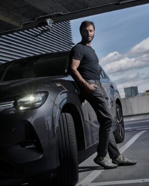 Branislav Deák Instagram - Frajer strašný 

som s novou Mazdou CX-60😎 

#tonvtone #grey&grey #mestskycavo #mazda #spolupraca #nastreche #mesto #bratislava 

Veselý deň, priatelia!