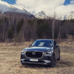 Branislav Deák Instagram - Moja práca si vyžaduje neustále cestovanie. Teším sa, že ma pri tom bude vďaka @mazda_slovensko sprevádzať tento krásny plug-in hybrid - MAZDA CX60

SVIŽNÁ ELEGANCIA VYROBENÁ V JAPONSKU  #auto #cestovanie #slovensko #nacestach #plug #in #hybrid #mazda