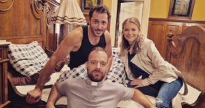 Branislav Deák Instagram - nedelná pohodička na pľaci s @samvelkydoza a @labajova #serial #hranica#joj #onset