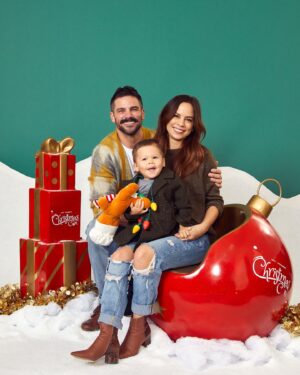 Brant Daugherty Instagram - Thank you to everyone who came out to #ChristmasCon last weekend! And especially to @thats4ent on running a great convention. Also we got this amazing family photo as a bonus. Looking forward to seeing you all again next year. Merry Christmas! 🎄