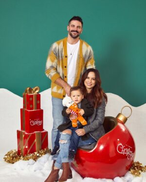 Brant Daugherty Instagram - Thank you to everyone who came out to #ChristmasCon last weekend! And especially to @thats4ent on running a great convention. Also we got this amazing family photo as a bonus. Looking forward to seeing you all again next year. Merry Christmas! 🎄
