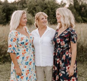 Bree Williamson Instagram - It’s @tarrawilliamson birthday! Mac thinks she is the greatest, most inappropriate, most fun Aunt! And I’m pretty happy she is my sister. Love you lots T-bird! #PeasandCarrots