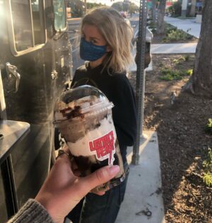Bree Williamson Instagram - My favorite food truck lost one of their trucks to a fire. They are wonderful people and could use some support. Not only have they supplied me with THE BEST  Vegan fried chicken every Thursday, they have also supplied me with laughs and fun every time I visit the truck.
If you can help them there is a Go Fund Me in their bio @lettucefeastla. And visit the truck if you can!! #HotHoneyForever 📸 @sfotos