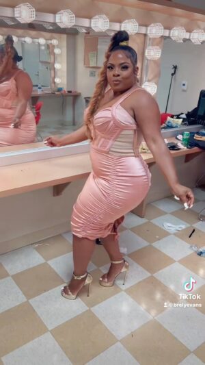 Brely Evans Instagram - I pray your week is FABULOUS! Make sure you dance, put on a smile and wear clothes that give you life!!! Drop 🔥🔥🔥 if you love this dress as much as I do!! #fashionblogger #plussizefashion #fashionnova 

Event @the_headies 
Host @officialosas @anthonyanderson 
Hair @_shanobiaworksllc 
Dress @theivyshowroom 
MUA @datchineegyal 

Need Joy? Say your I AMs before you leave home! My book THE ABCS OF I AM will help you! Link in bio! 💕also on @amazon